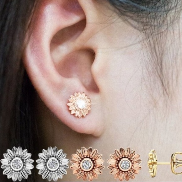 Sunflower sterling silver stud earrings - Picture 2 of 3